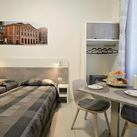 Πανσιόν La Piazza 4*